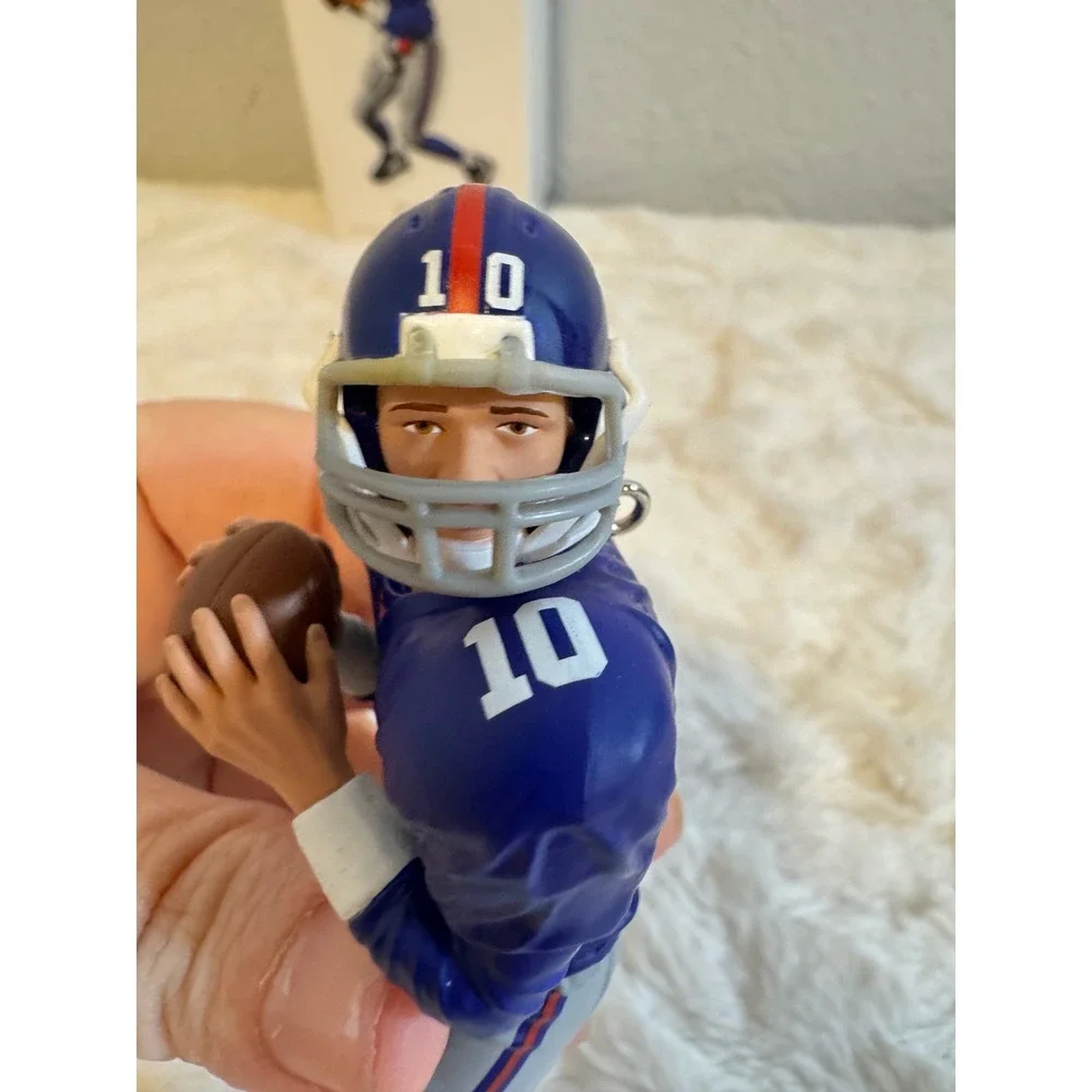 Hallmark Keepsake Eli Manning New York Giants Football Legends Ornament 2010